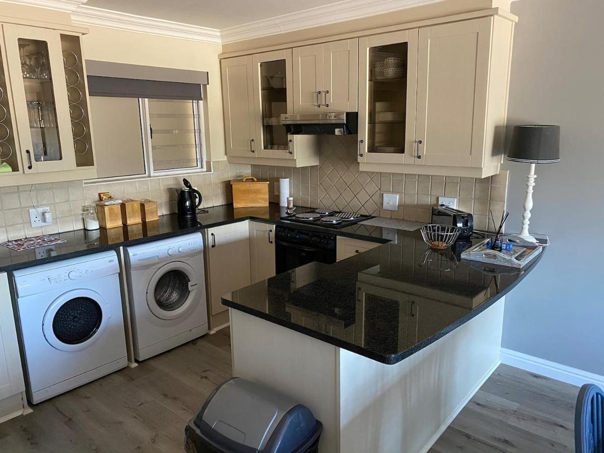 Modern Apartment Walking Distance To Main Beach Restaurants And Other Amenities Jeffreys Bay Exterior foto